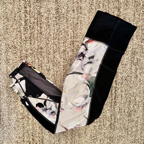 Athleta Women Black High Rise Blossom Intuition Side Pocket Floral 7/8 Legging M - Picture 2 of 11